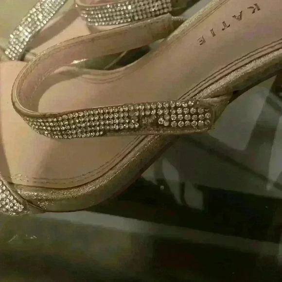 Kelly and Katie Courtnee Gold Rhinestone Heeled‎ Sandal Size 9 - Picture 6 of 8